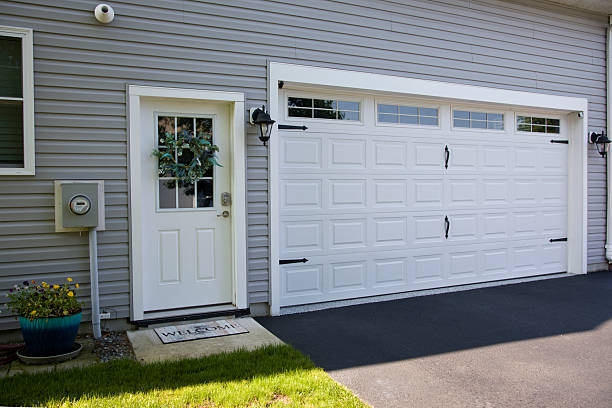 24/7 Emergency Garage Door Panel Replacement experts in Roseau County County, MN